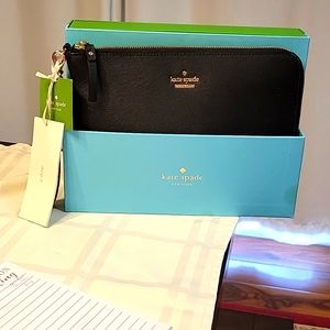 NWT Kate Spade Quentin Charge it Wristlet pouch, black